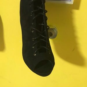 Womens size 10 stiletto lace up/Thigh high boot with gold sipper in back